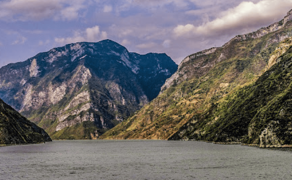 The Majestic Yangtze River: A Lifeline of China (Ilog Yangtze)