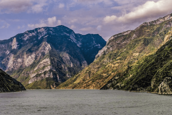 The Majestic Yangtze River: A Lifeline of China (Ilog Yangtze)